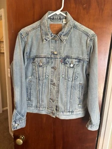 Vintage Levis Jacke SMALL Blau Denim Trucker. Light Wash Top - Bild 1 von 4