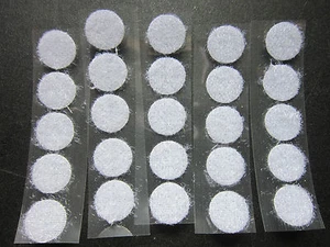 Gancho y bucle autoadhesivo de repuesto blanco. Puntos 13 mm, 22 mm y cinta 20 mm de ancho - Imagen 1 de 32