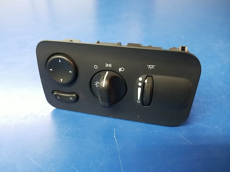 Interruptor de lámpara de faros Town & Country Grand Caravan 2001-2007 OEM. 0ZL671DVAC Foto 1 de 1