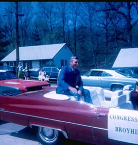 2 Vintage 35mm Dias 1970 Kongressabgeordneter Joel Broyhill Reiten in Cabrio Parade - Bild 1 von 2