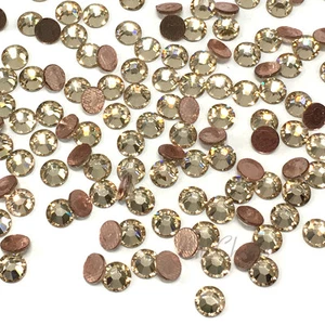 Light Silk (261) Swarovski 2078 XIRIUS 16ss Flatbacks Hotfix Iron-on 4mm ss16 - Picture 1 of 3