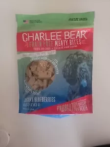 Charlee Bear Huhn Heidelbeere Fleischige Bisse Hundeleckerli 2,5 Unzen Hergestellt in den USA - Bild 1 von 2