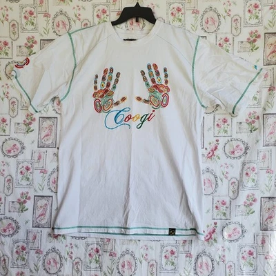 Camiseta de Colección Coogi Para Hombre Talla 2XL Blanca Bordada Arte Manos Deletreado Manga Corta Foto 1 de 4