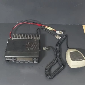 Kenwood TK-840 UHF FM Transceiver Radio With Microphone Wireless Communication - Picture 1 of 6