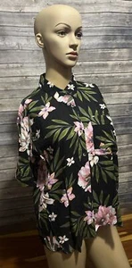 Hint of Blush Top Damen klein schwarz & rosa Blumen Allover Print leicht - Bild 1 von 10
