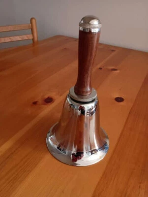 Coctelera POTTERY BARN Timbre Escuela en forma de campana. En caja original. SIN USAR Foto 1 de 4