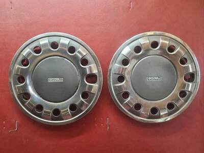 Par de cubiertas de rueda tapacubos 13" OEM BD5037170 1983-1986 Mazda GLC 56508 Foto 1 de 4