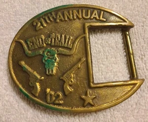 Vintage dicke Bronze Ende des Trail '02 Cowboy Schießerei gedenkliche Gürtelschnalle - Bild 1 von 11