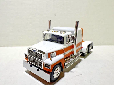 DCP / FIRST GEAR 1/64 SCALE FORD LTL 9000 FLAT TOP SLEEPER, ORANGE & WHITE - Image 1 of 4