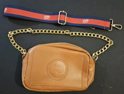 Cartera de cuero tostado de los Cardenales de San Luis con cadena de metal dorado + correa STL roja. Foto 1 de 4