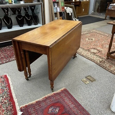 Stunning Antique Large Sheraton Drop Leaf Table With turned legs - Image 1 of 4