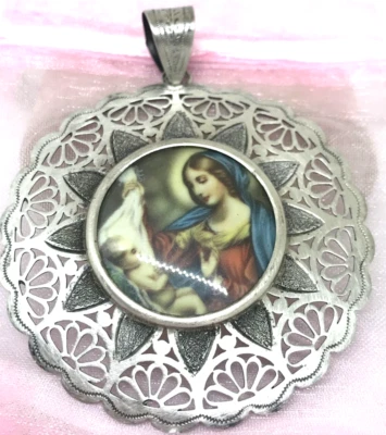 ANTICO MEDAGLIONE CAPOCULLA TRAFORO IN ARGENTO 925 MADONNA DEL VELO ANNI 40/50 - Immagine 1 di 4