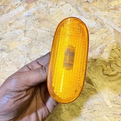 Mercedes-Benz Sprinter Front Fender Indicator Light A049044 - Image 1 of 4