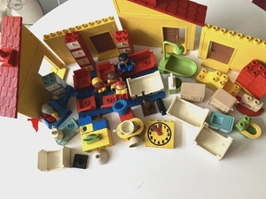 Lego Duplo House vintage set - bath tub sink beds drawers people toilet - Picture 1 of 7