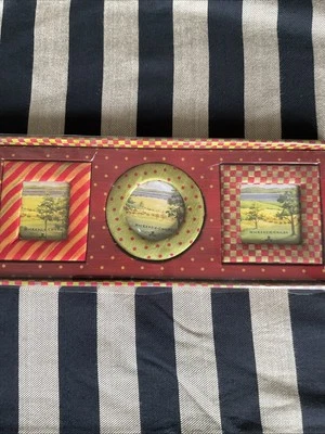 Juego de marco de vacaciones Mackenzie-Childs Orchard Check Foto 1 de 4