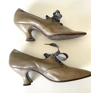 Antique Victorian 1900’s Women’s Beige Leather Shoes By Marshall Fields Company - Picture 1 of 10