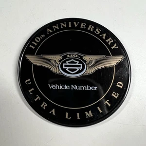 NUEVO Genuino Harley Davidson 110 Aniversario Ultra Limitado Redondo Vin Placa OEM - Imagen 1 de 5