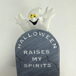 Vintage Hallmark Halloween Raises My Spirits RIP Zugschnur Fledermaus Geist PIN BROSCHE - Bild 1 von 12