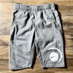Nike Yoga Thermafit Big Kids Boys Over The Knee Alpha Shorts Gray Size Youth Med - Picture 1 of 7