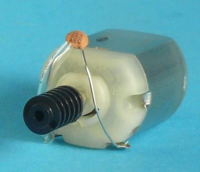 HORNBY X8966 X2258 0-4-0 LOCO CAN MOTOR & WORM SPARES or REPAIR X8003 X8964 NEW - Image 1 of 2