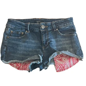 Forever 21 Women's juniors Denim Shorts Frayed Hem Sz 26 Red Pocket 2" Inseam - Picture 1 of 3