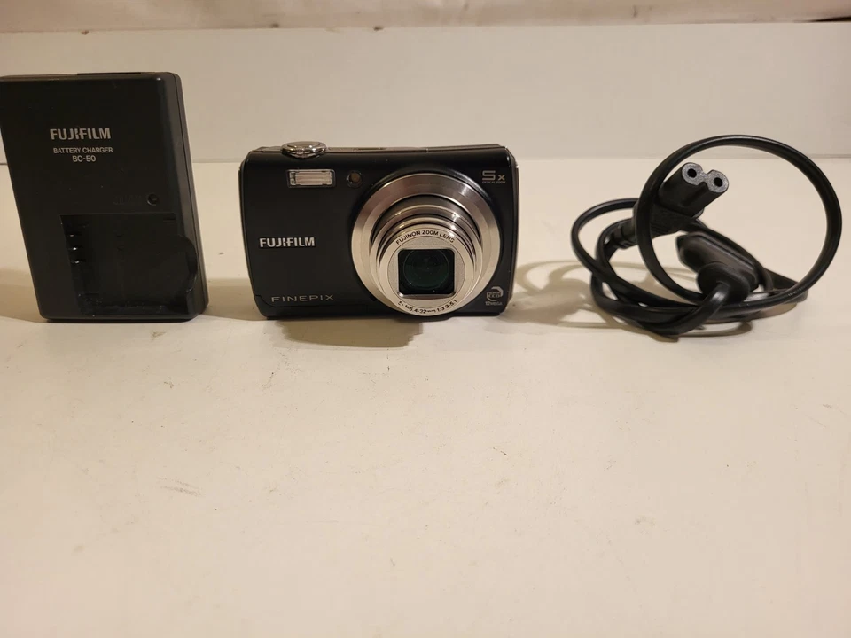 Fujifilm FinePix F100fd Digitalkamera Digicam Schwarz 12 MP Zustand GUT  - Bild 1 von 4