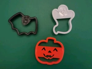 Lot Wilton 3 Halloween Cookie Cutters - Pumpkin Bat Ghost Autumn - Picture 1 of 2