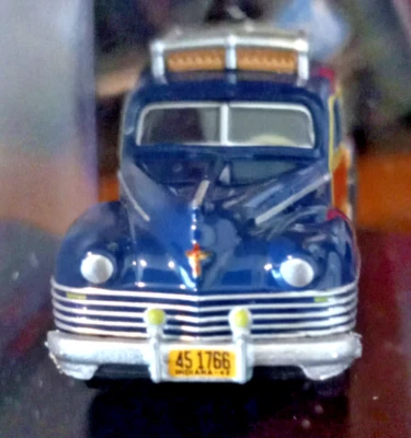 Escala HO 1/87 Oxford Diecast 1942 Chrysler Town & Country Woody (azul)  Foto 1 de 4