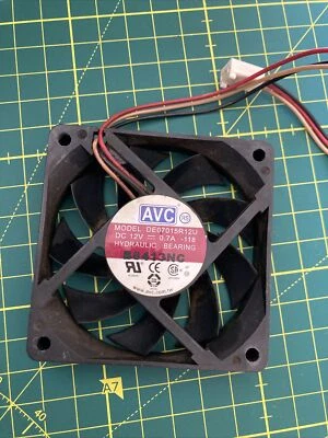 AVC DE07015R12U 7015 70 mm x 15 mm ventilateur de refroidissement (V13) - Photo 1/4
