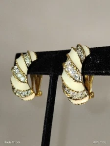 Vtg Sign KENNETH J LANE Rhinestone Chunky Hoop Goldtone  Enamel Clip Earring - Picture 1 of 9