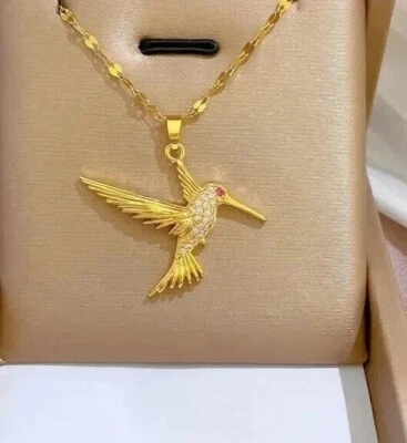 Colgante colibrí de diamantes simulados redondos enchapados en oro amarillo de 14 quilates de 0,80 quilates Foto 1 de 2