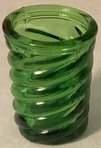 Vintage Taiwan Smaragdgrün Glas Wirbel Design Zahnstocher Halter oder Schnapsglas - Bild 1 von 7