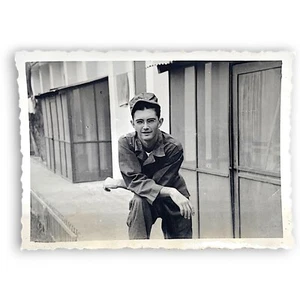 1950s Military Photo #3 Officer Man In Uniform Barracks - Imagen 1 de 1