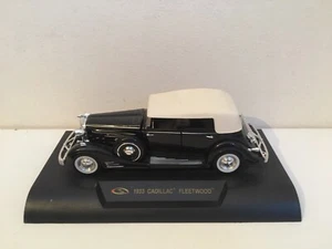 1/32 Signature - 1933 Cadillac Fleetwood - Black / Cream - RARE - Picture 1 of 5