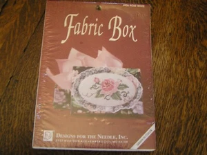 DESIGNS FÜR NADEL 3,5x5" STOFF BOX KIT #6506 ROSE ~ WEISS gezählt Kreuzstich - Bild 1 von 3