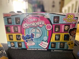 Disney: Doorables - Edición de especificaciones Ultimate Mega Peek con 30 figuras - ¡Nuevo solo @ Target! - Imagen 1 de 5