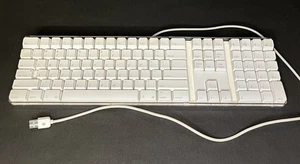 Apple White Wired Keyboard A1048 Dual USB Ports for iMAC G3 G4 G5 OEM ORIGINAL - Picture 1 of 8