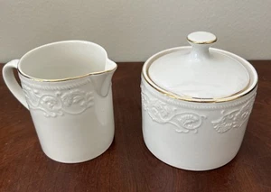 Farberware Calais Sahne & Zucker Set weiß mit Goldrand erhaben verziert NEU - Bild 1 von 12
