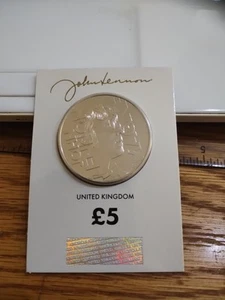 2025 John Lennon zertifiziert Großbritannien £5 Stempelglanz Münze in maßgeschneiderter Verpackung. - Bild 1 von 2