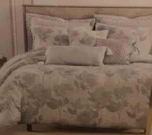 Croscill Brae Full Bed Set NEW Silver and White blanket comforter - Picture 1 of 6