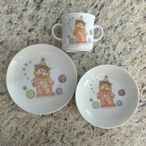 Vintage 3 Piece Child's Serving Set Fine Porcelain Small Clown Plate Bowl Cup - Picture 1 of 6