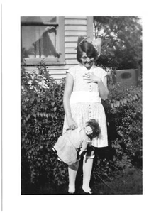 LADY WITH THE DOLL ACTING CUTE,ROCHESTER,NY,1928.VTG 3.7" x 2.7" PHOTO*X1/6 - Picture 1 of 2