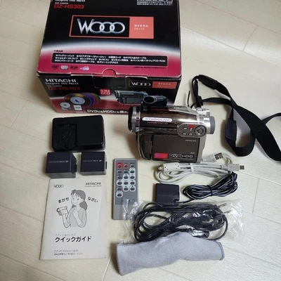 HITACHI DZ-HS303 Hybrid Video Camera 10x Optical Zoom 3.31MP CCD DVD-RAM RW - Image 1 of 4