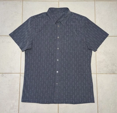 Vuori Men’s Large Bridge Shirt Performance Pocket Stretch Blue Arrow Stretch  - Image 1 of 4