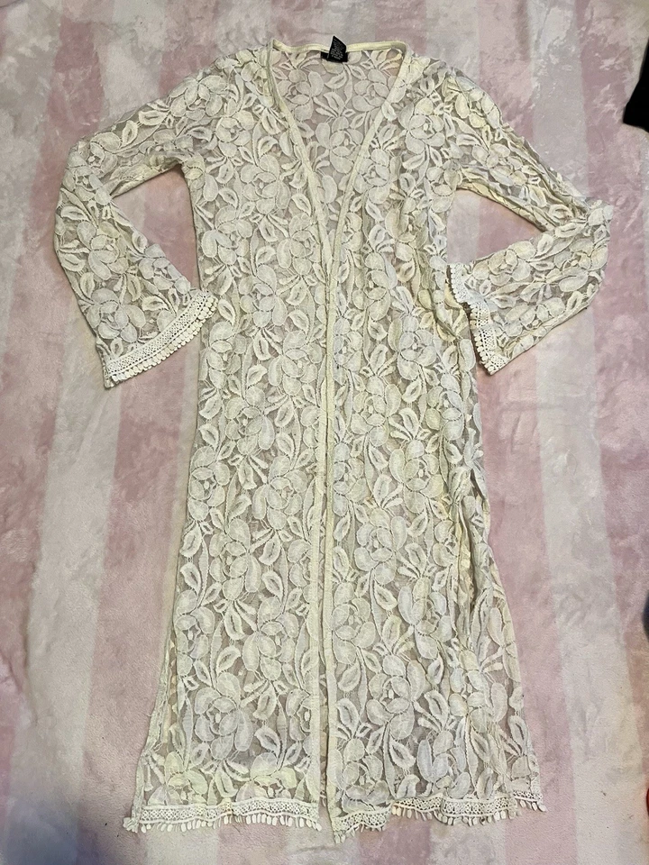 Rue21 象牙色花卉花边和服开衫 XS 长波西米亚透明节日封面 — 第 1/4 张图片