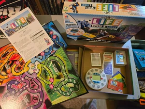 The Game of Life Twist and Turns, Board 2007 Milton Bradley Electronic Completo - Foto 1 di 10