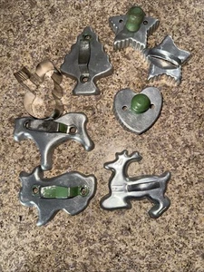 Vtg Lot 8 Aluminum Cookie Biscuit Cutters 5-Green Wood Metal Handle Horse Rabbit - Picture 1 of 2
