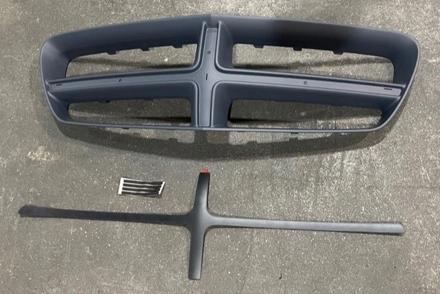 KIT REJILLA APLIQUE CROMO CARGADOR DODGE 2012-2014 82212421 - NUEVO OEM Foto 1 de 1