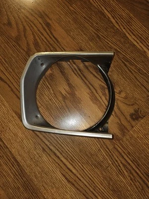 71 72 Plymouth Duster Valiant 1970 bisel de faros diestro OEM Mopar Trim Grill Foto 1 de 4