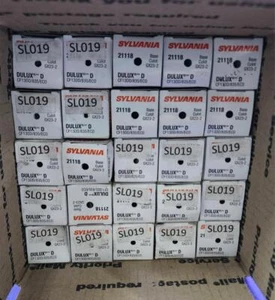 Sylvania 21118 CF13DD/835/ECO 13W 2pin GX23-2 Base 3500 Kelvin CFL- LOT of 25 - Picture 1 of 7